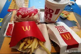 吃炸薯条，番茄酱挤在餐纸上？内部员工教你一招，这才是正确吃法图片