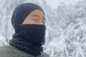39岁高云翔孤独庆生，感叹生活苦难，疑董璇送蛋糕鼓励：来日方长图片