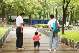 52岁妈妈做3次试管迎来新生命，为照顾宝宝，连着3天没有睡觉图片