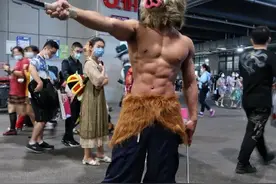 伊之助真人版！小哥哥身材劲爆完美还原！这么练腹肌你也可以图片