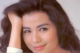 钟楚红：拒绝成龙下嫁朱家鼎，47岁惨遭丧夫，今守寡13年从不后悔图片