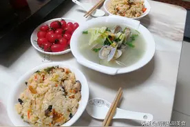 西安母女的极简一餐，火了朋友圈，网友：拒绝精致穷，光盘不浪费图片