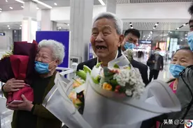 8旬老夫妻获救一年后跨省寻恩人，只为说声“谢谢”和“对不起”图片