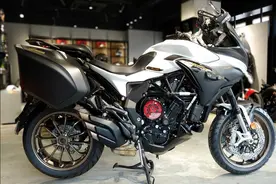 MV 奥古斯塔探险车 Turismo Veloce 800 Lusso SCS图片