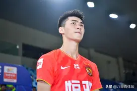 不老的郑智将长不大的韦世豪一把推开，希望之星让人看不清未来图片
