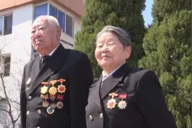 央视关注！辽宁“潜艇夫妻”：二人都是军人，获中共中央、国务院、中央军委表彰！图片
