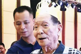 袁隆平院士的爱情：邓哲请嫁给我吧，我们赶紧去市政府把证办了吧图片