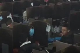河南高三学生在食堂考场式就餐 学生：很有安全感图片