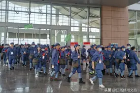 全国首趟！“百趟专列进苏区”活动之“会师”专列到达兴国！图片