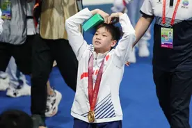 全红婵被保护起来，过节不回村！一家人在区里团聚，村子附近断网图片