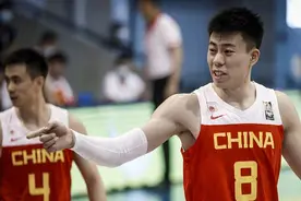 提前晋级！中国男篮逆转双杀日本队迎3连胜，周琦复出砍18+12图片