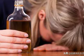 研究称，喝醉后患痴呆症的风险增加两倍，甚至每天一杯酒仍有风险图片
