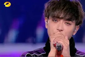 男星跨年状态尴尬：朱一龙油腻陈飞宇目光呆滞，宋威龙靠磨皮遮痘图片