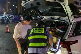 【我为群众办实事】十年寻亲终团圆！他们从2000公里外寄来“特大”感谢信图片