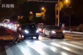 人到中国了！美国总统气候问题特使车队，开进上海东郊宾馆图片