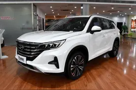 实拍传祺GS5，外形漂亮的中型SUV，配置高，买了不吃亏图片