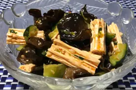 冬天多吃黑木耳好处多，教你1个家常做法，清脆爽口，清爽解腻图片