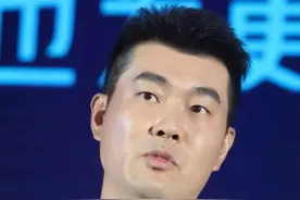 王仕鹏批本土后卫太差，某大V扒出王7昔日黑料，0分+N失误很平常图片