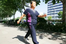 山东妈妈一年行走4000公里里减肥40斤，捐肾救子成功，结局很美好图片