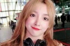 小说：另一个绝色大美女图片