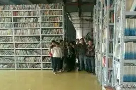特困大学生在上海创业，卖旧书，年入500万图片