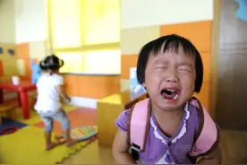 “我不要上幼儿园！”面对孩子哭闹，这3种回答，孩子更容易接受图片