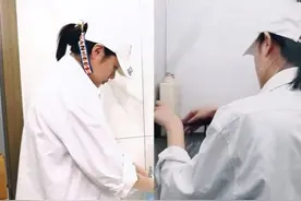 汪峰前妻亲自搬东西布置豪宅，像商场般展示，网友：要开始带货？图片