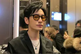 黄晓明晒减肥菜单：空气、水、月光，网友直呼我选择胖着图片