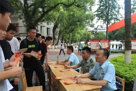 秀峰区出台政策激励大学生参军图片