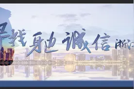 60年前难产的她被抬了三小时才到医院，如今她要100倍偿还医药费图片
