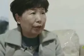 杜新枝：我手机上有1万块钱，给姚策转了过去，到时再去看他图片