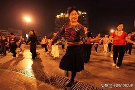 为何中年女人如此喜欢去跳广场舞？只为跳舞吗？3个女人说了实话图片