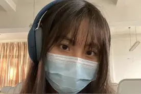 人美心善！河南女孩在武汉地铁上捡到背包，为找到失主拖着行李穿越大半个武汉图片