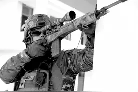 随着美军作战思想的改变，M14步枪重披战袍，提供远程火力支援图片