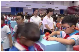 一场相隔千里的教师节庆祝：善行诠释师德，情暖乡村教育视频封面