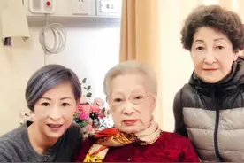 母女也有隔夜仇？百岁秦怡和八旬女儿，30年不走动，现在关系也僵图片