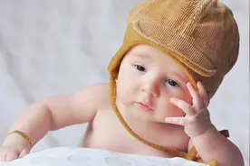 宝宝大便有屎泡正常吗？新手爸妈必知视频封面