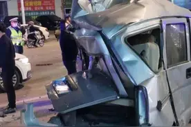 安阳发生惨烈交通事故12辆汽车受损，警方通报图片