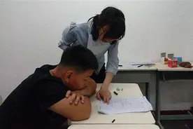 “考了100分就给你买玩具”物质奖励下的孩子，会变成什么样子？图片