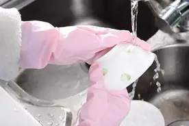 洗碗时需要注意的几件事，别刷什么都用洗洁精图片