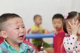 4岁闺女从幼儿园回来，裤子上大片血迹，知晓原因宝妈气到炸图片