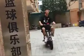 徐杰结束训练骑电动车离开引热议，广东队球员是有多喜欢电动车？图片