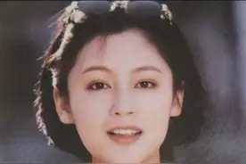 陈飞宇为52岁陈红庆生，晒旧照颜值爆表，网友：现在咋老这么多图片