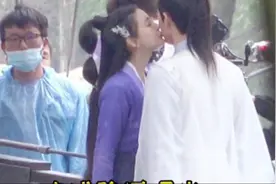 Baby新剧吻戏花絮曝光！多次亲吻马天宇氛围显甜蜜，脸上笑容羞涩图片