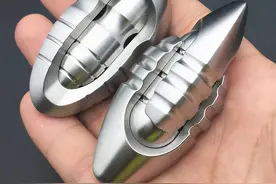 跟领导一起出差，无意发现她包里带这些！晒给大家瞧瞧，太高级了图片