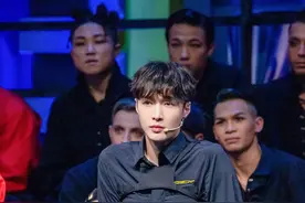 张艺兴个性穿搭演绎百变风格，走在时尚前沿很有范儿，还不赶紧学图片