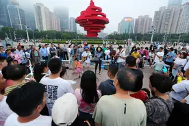 “街”因有你更精彩！街头艺人点亮青岛另类风景…图片