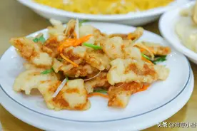 武汉这两家东北菜馆，开在居民区，就连中午都要排队……图片