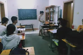 岳阳一在职教师暑期违规补课，校方：核实后依法依规严肃处理图片