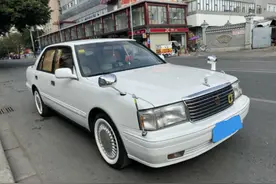 东莞这辆老皇冠96年上牌，36万公里，过坎时才懂车主为何舍不得换图片